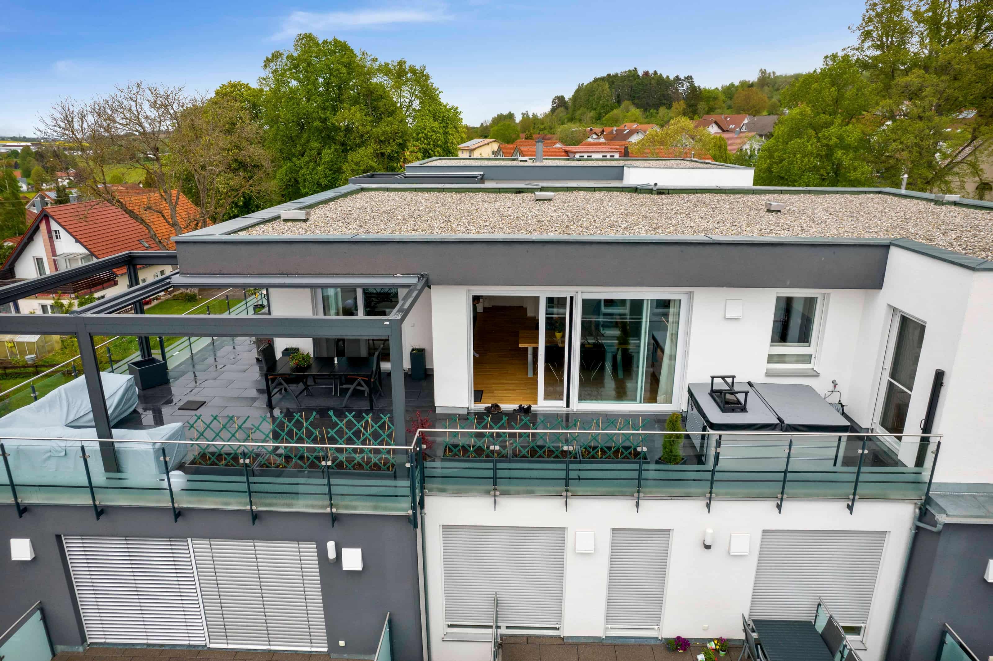 Minimalistischer Luxus am Rande des idyllischen Schwarzwalds: Smarthome